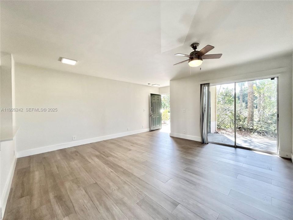 For Rent: $1,700 (0 beds, 1 baths, 453 Square Feet)