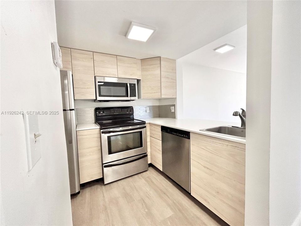 For Rent: $1,700 (0 beds, 1 baths, 453 Square Feet)