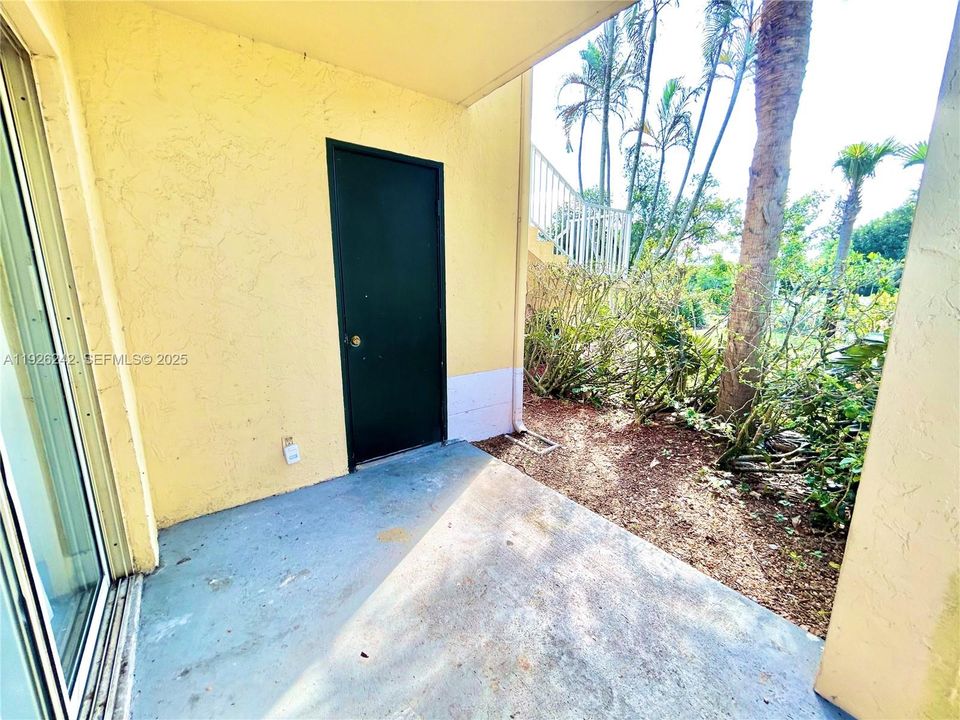 For Rent: $1,700 (0 beds, 1 baths, 453 Square Feet)