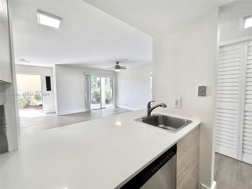 For Rent: $1,700 (0 beds, 1 baths, 453 Square Feet)