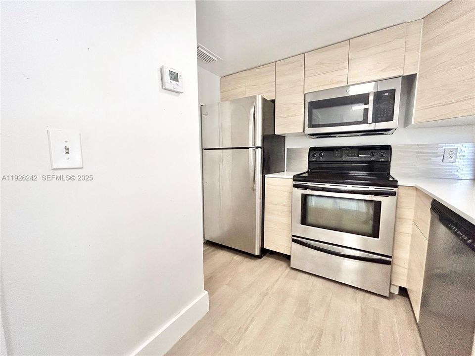 For Rent: $1,700 (0 beds, 1 baths, 453 Square Feet)