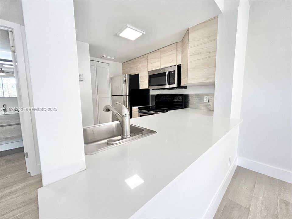 For Rent: $1,700 (0 beds, 1 baths, 453 Square Feet)