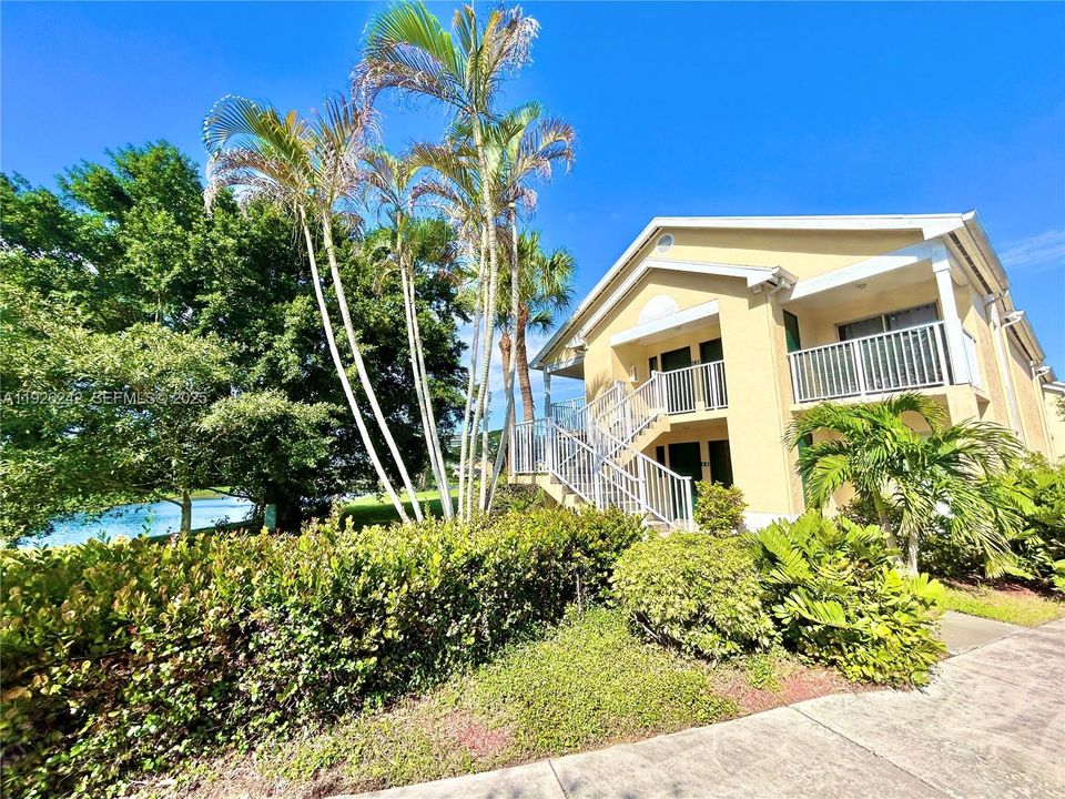 For Rent: $1,700 (0 beds, 1 baths, 453 Square Feet)