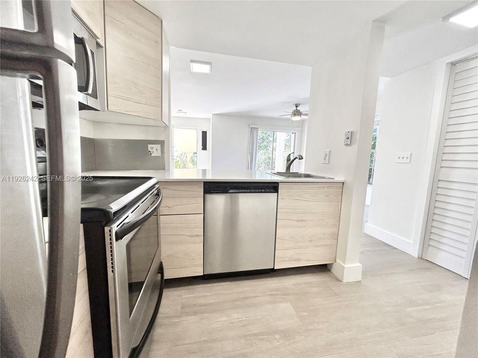 For Rent: $1,700 (0 beds, 1 baths, 453 Square Feet)