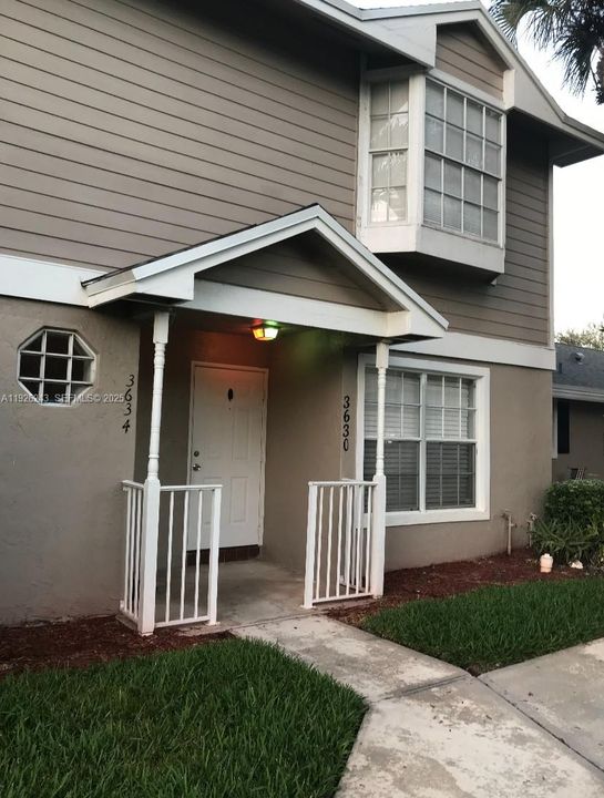 For Rent: $1,900 (1 beds, 1 baths, 644 Square Feet)