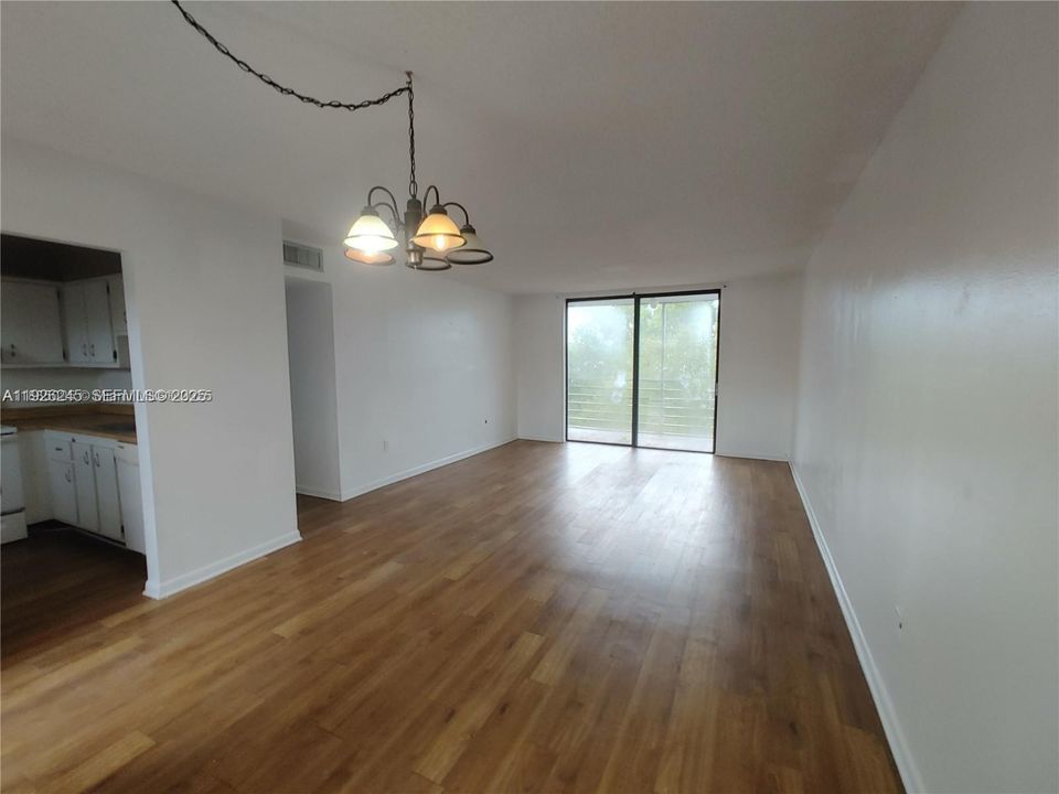 For Rent: $1,500 (1 beds, 1 baths, 810 Square Feet)