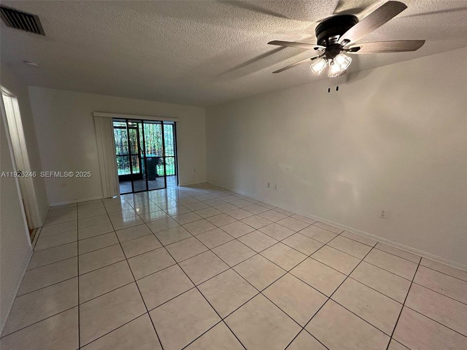 For Rent: $1,900 (2 beds, 2 baths, 814 Square Feet)