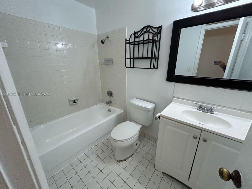For Rent: $1,900 (2 beds, 2 baths, 814 Square Feet)