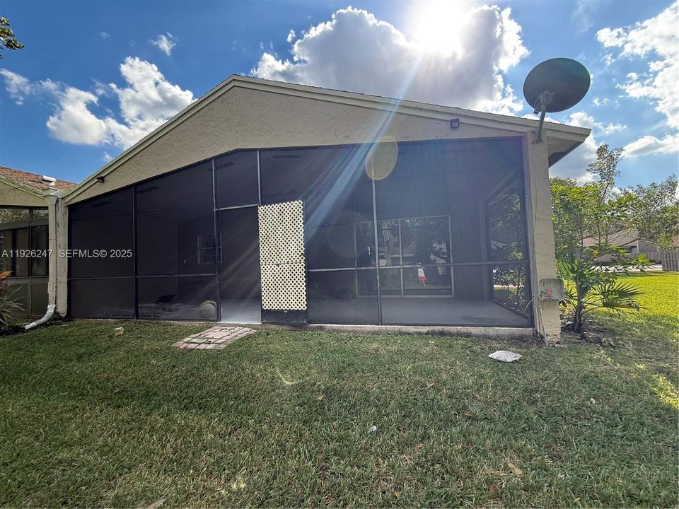 En Renta: $3,100 (3 camas, 2 baños, 1050 Pies cuadrados)