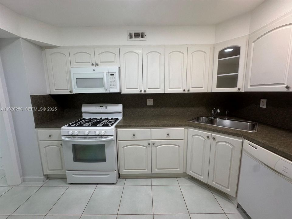 For Rent: $3,500 (2 beds, 2 baths, 1248 Square Feet)