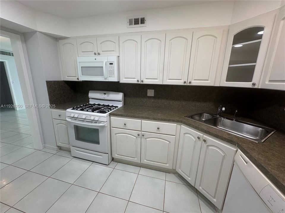 For Rent: $3,500 (2 beds, 2 baths, 1248 Square Feet)