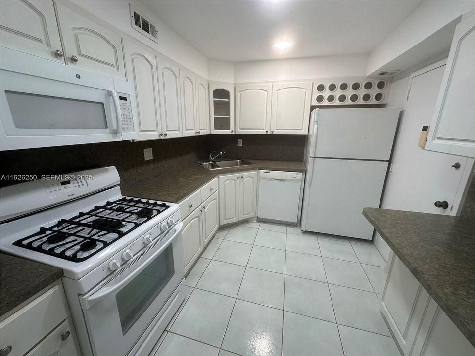 For Rent: $3,500 (2 beds, 2 baths, 1248 Square Feet)