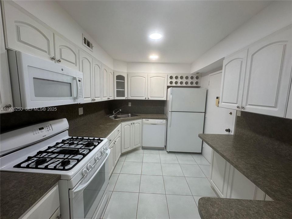 For Rent: $3,500 (2 beds, 2 baths, 1248 Square Feet)