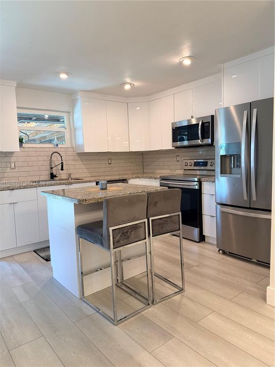 For Rent: $3,600 (3 beds, 2 baths, 1487 Square Feet)