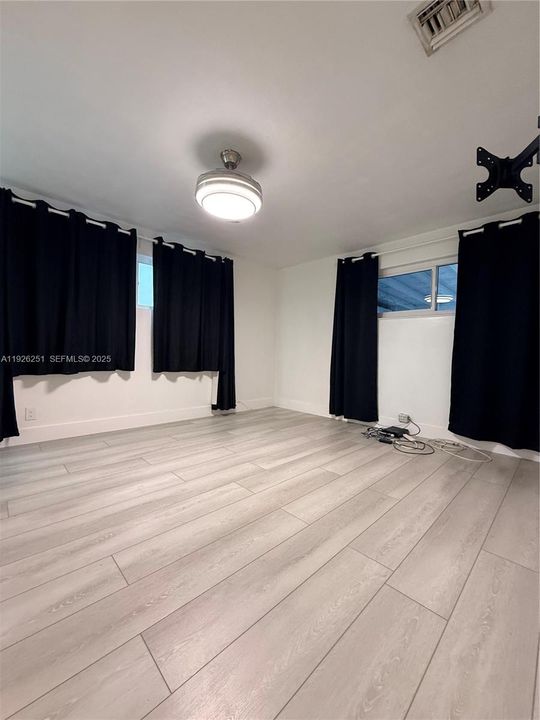 For Rent: $3,600 (3 beds, 2 baths, 1487 Square Feet)