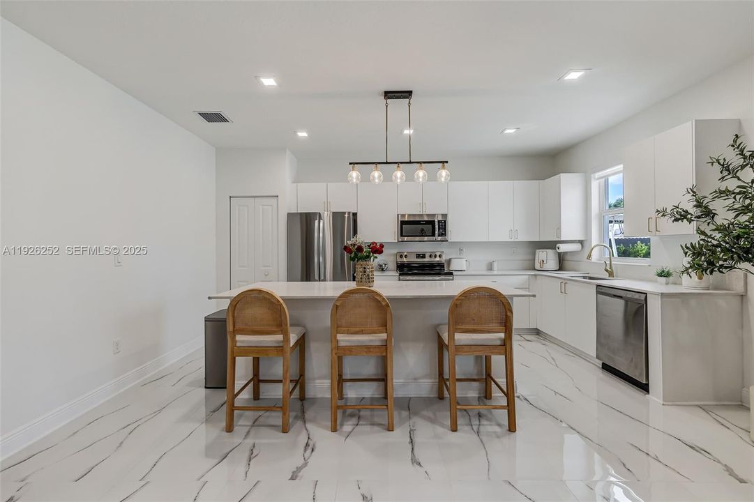 На продажу: $859,000 (3 спален, 2 ванн, 2137 Квадратных фут)