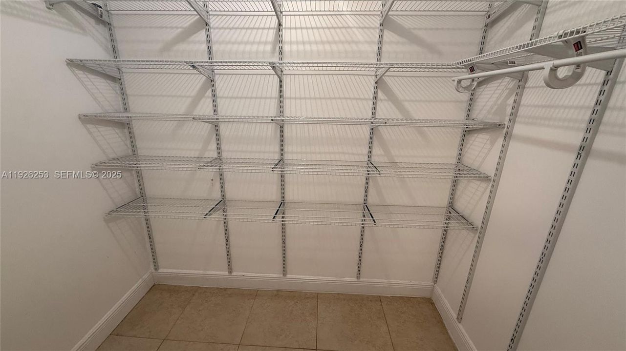 For Rent: $2,550 (2 beds, 2 baths, 947 Square Feet)