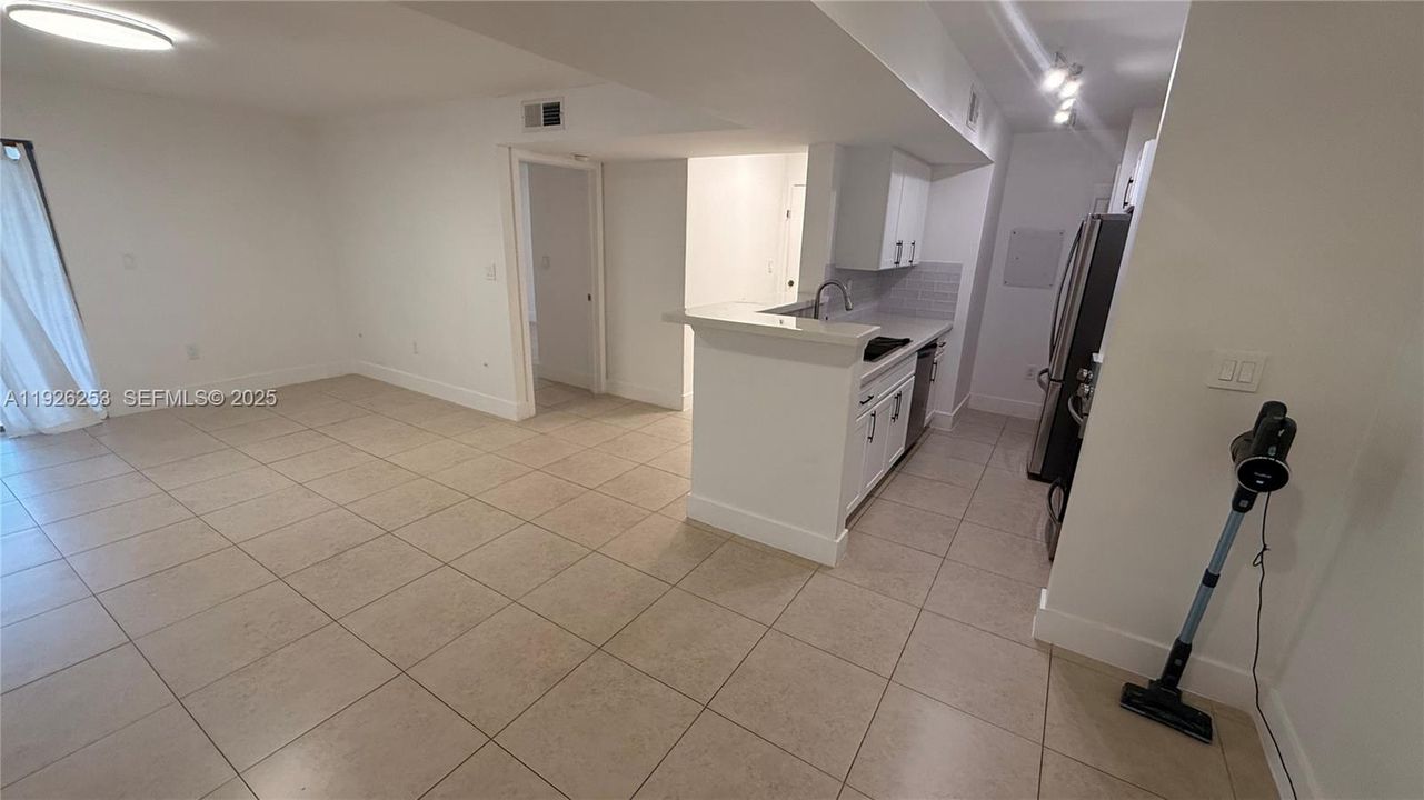 For Rent: $2,550 (2 beds, 2 baths, 947 Square Feet)