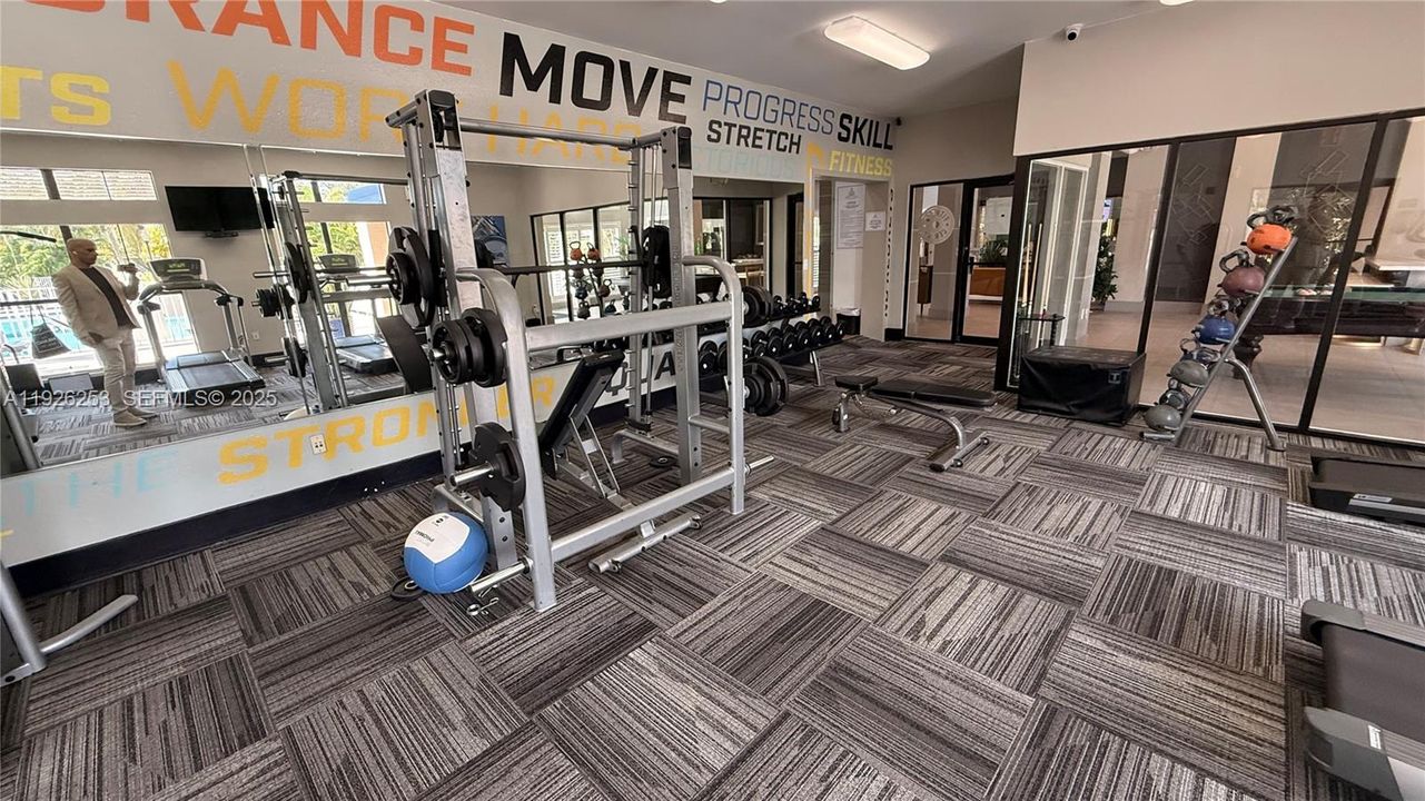 For Rent: $2,550 (2 beds, 2 baths, 947 Square Feet)