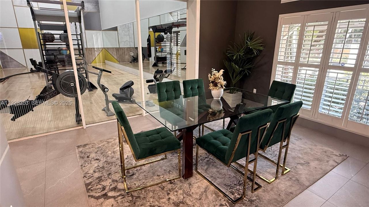 For Rent: $2,550 (2 beds, 2 baths, 947 Square Feet)