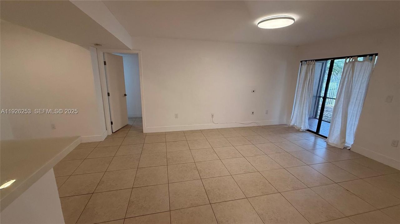 For Rent: $2,550 (2 beds, 2 baths, 947 Square Feet)
