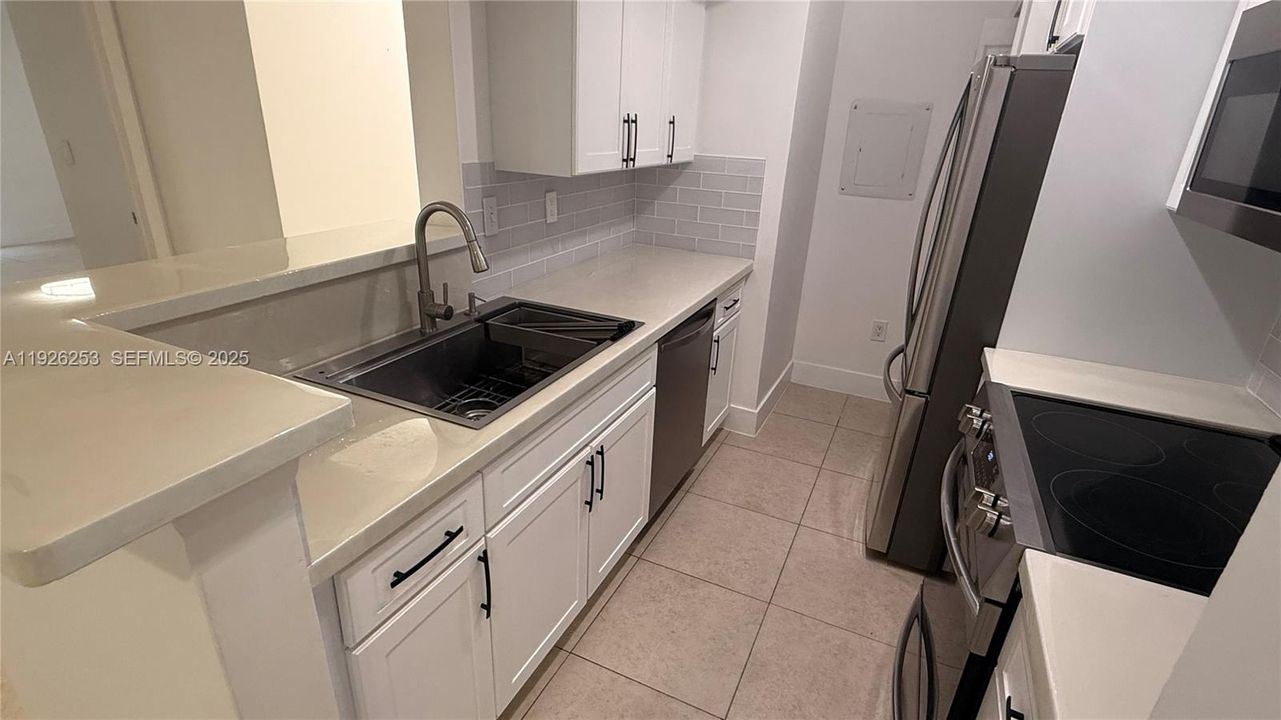 For Rent: $2,550 (2 beds, 2 baths, 947 Square Feet)