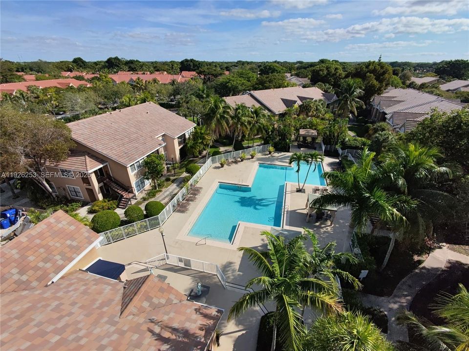 For Rent: $2,550 (2 beds, 2 baths, 947 Square Feet)