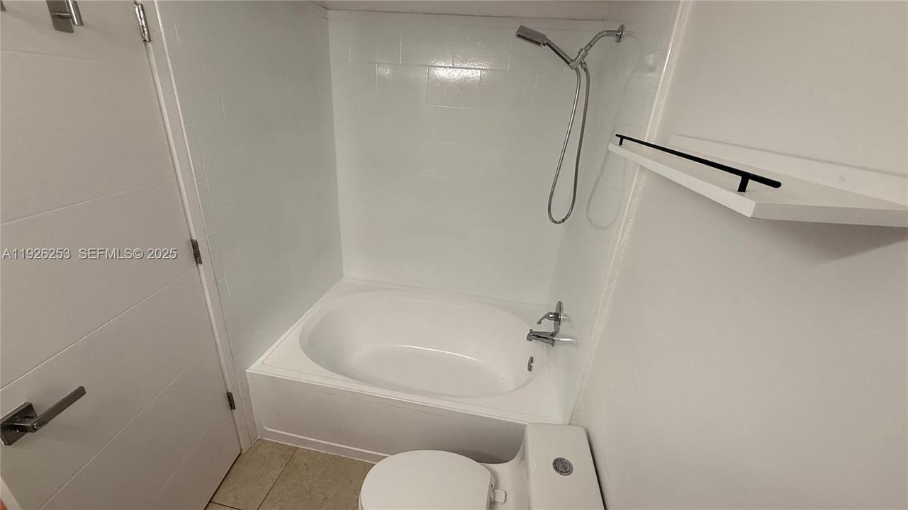 For Rent: $2,550 (2 beds, 2 baths, 947 Square Feet)
