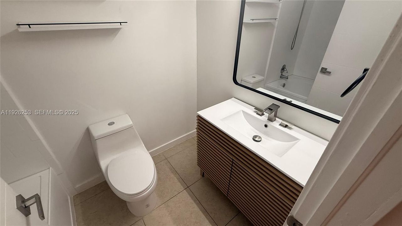 For Rent: $2,550 (2 beds, 2 baths, 947 Square Feet)