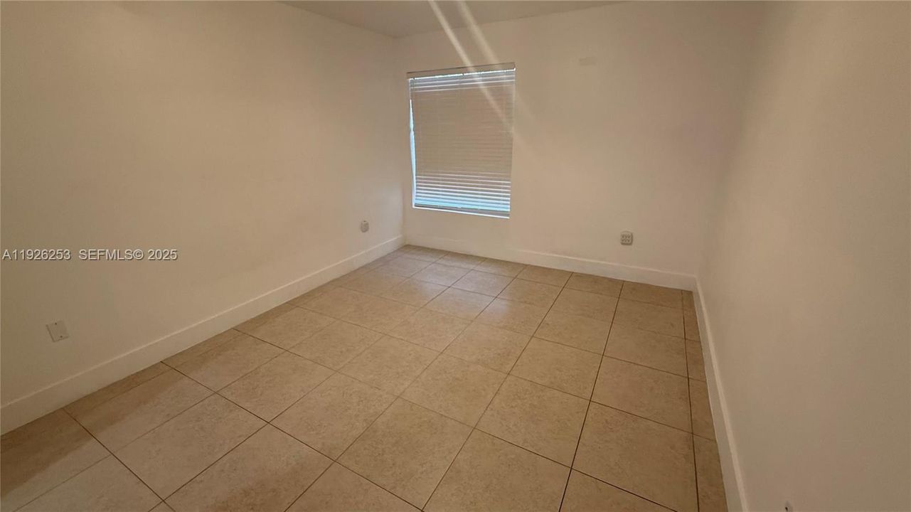 For Rent: $2,550 (2 beds, 2 baths, 947 Square Feet)