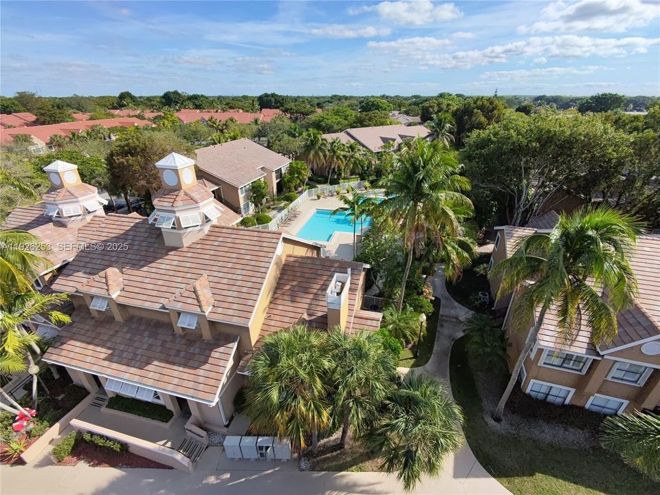 For Rent: $2,550 (2 beds, 2 baths, 947 Square Feet)