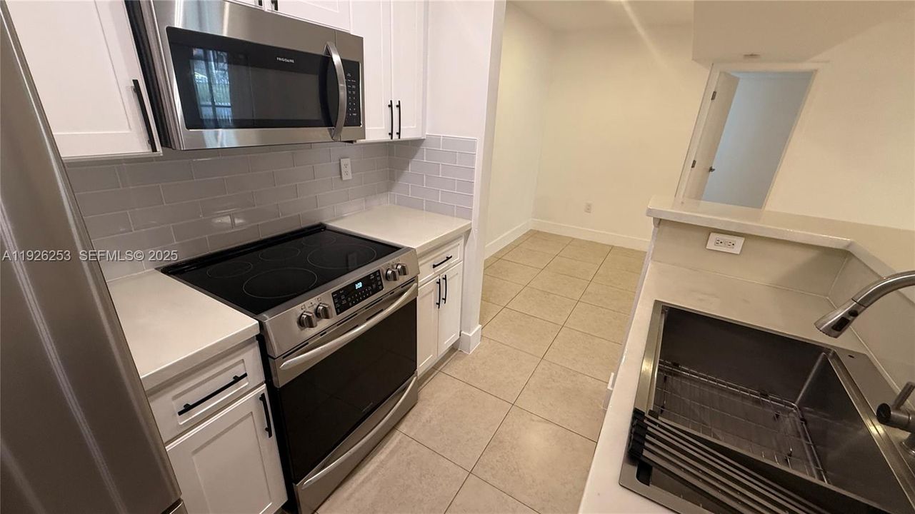 For Rent: $2,550 (2 beds, 2 baths, 947 Square Feet)