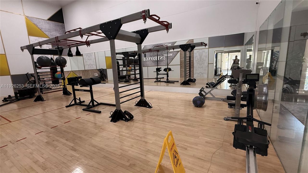 For Rent: $2,550 (2 beds, 2 baths, 947 Square Feet)