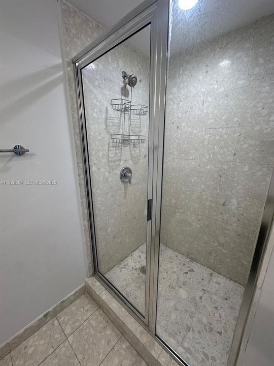 Active With Contract: $2,400 (0 beds, 1 baths, 580 Square Feet)