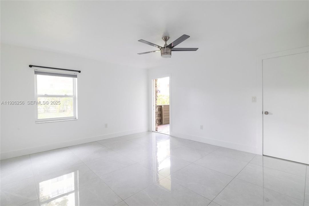 For Rent: $2,000 (1 beds, 1 baths, 807 Square Feet)