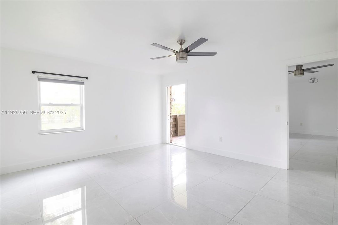 For Rent: $2,000 (1 beds, 1 baths, 807 Square Feet)