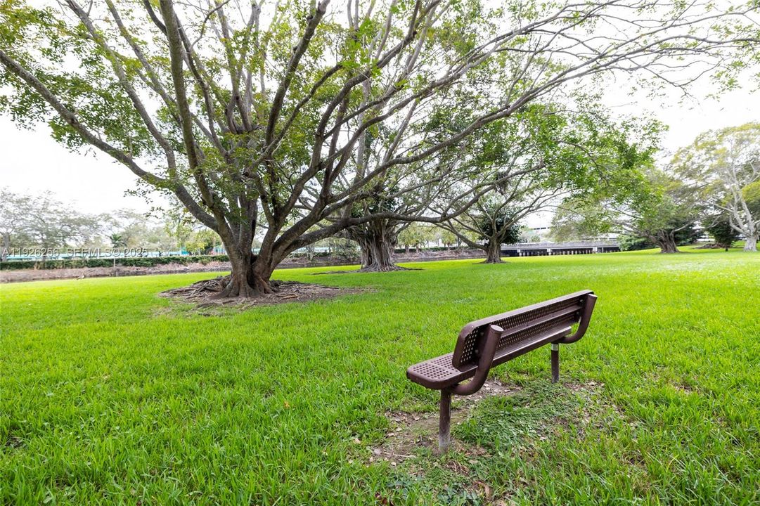 For Rent: $2,000 (1 beds, 1 baths, 807 Square Feet)