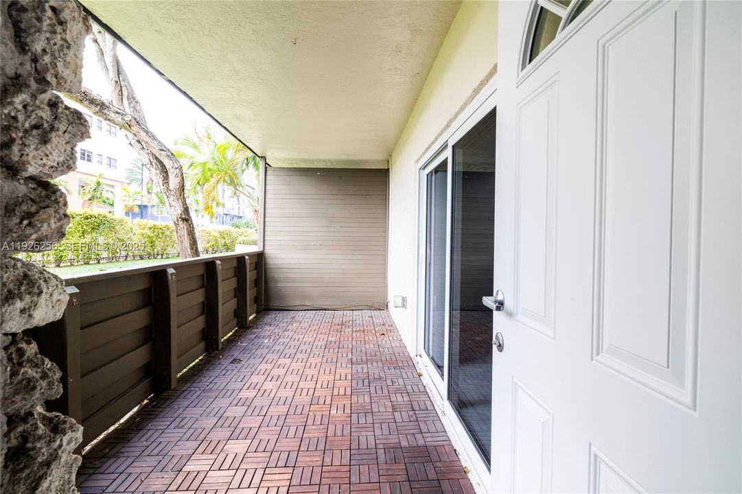 For Rent: $2,000 (1 beds, 1 baths, 807 Square Feet)