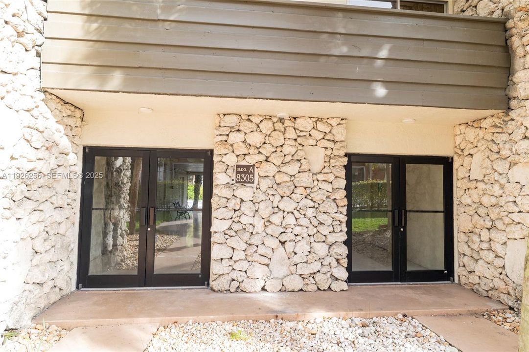 For Rent: $2,000 (1 beds, 1 baths, 807 Square Feet)