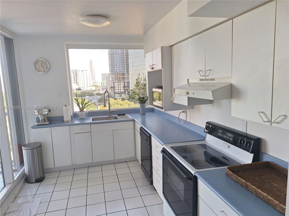 For Rent: $4,800 (2 beds, 2 baths, 1697 Square Feet)