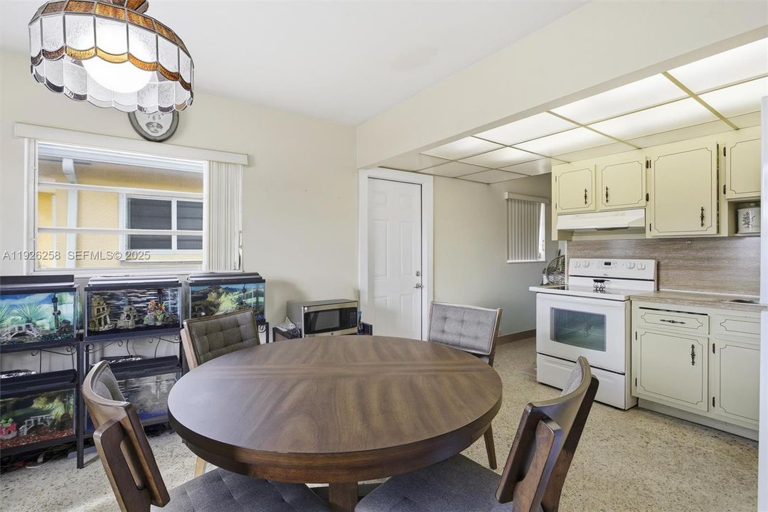 На продажу: $495,000 (3 спален, 2 ванн, 1406 Квадратных фут)