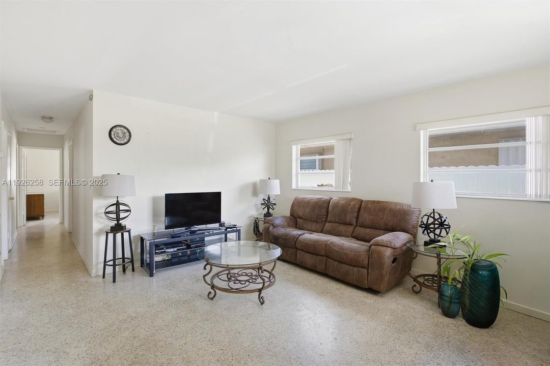 На продажу: $495,000 (3 спален, 2 ванн, 1406 Квадратных фут)