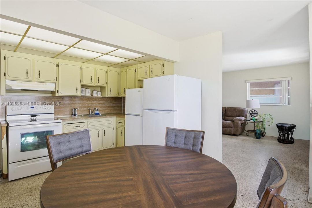 На продажу: $495,000 (3 спален, 2 ванн, 1406 Квадратных фут)