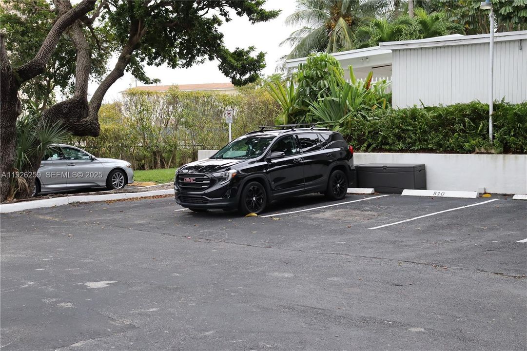 For Sale: $1,950 (1 beds, 1 baths, 746 Square Feet)