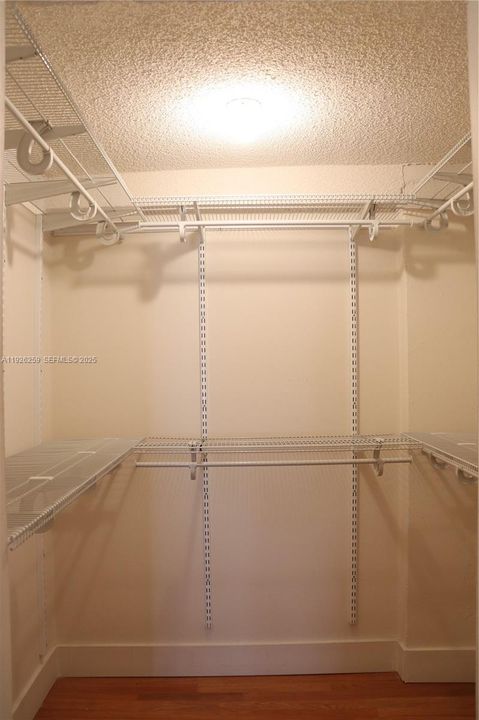 For Sale: $1,950 (1 beds, 1 baths, 746 Square Feet)