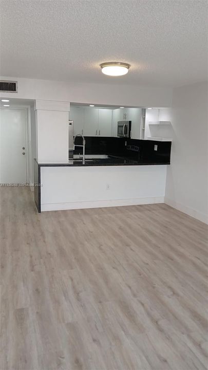 В аренду: $1,960 (1 спален, 1 ванн, 758 Квадратных фут)