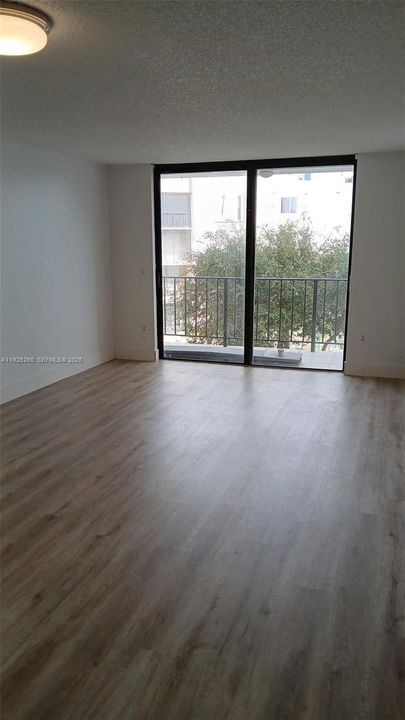 В аренду: $1,960 (1 спален, 1 ванн, 758 Квадратных фут)