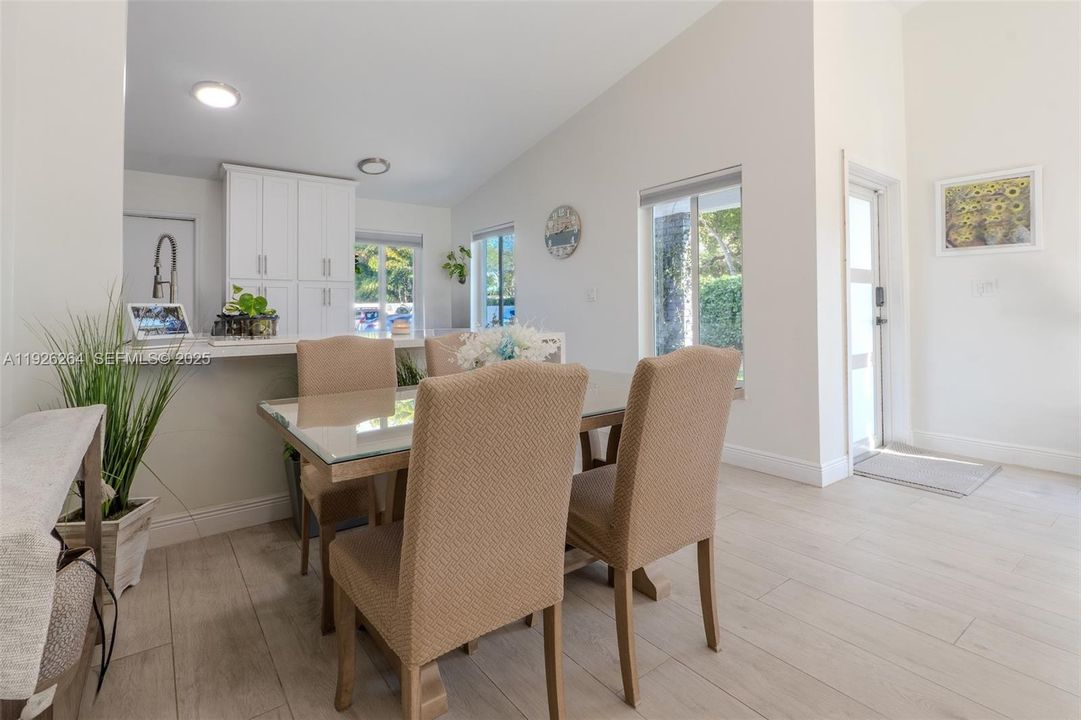 待售: $649,000 (3 贝兹, 2 浴室, 1209 平方英尺)