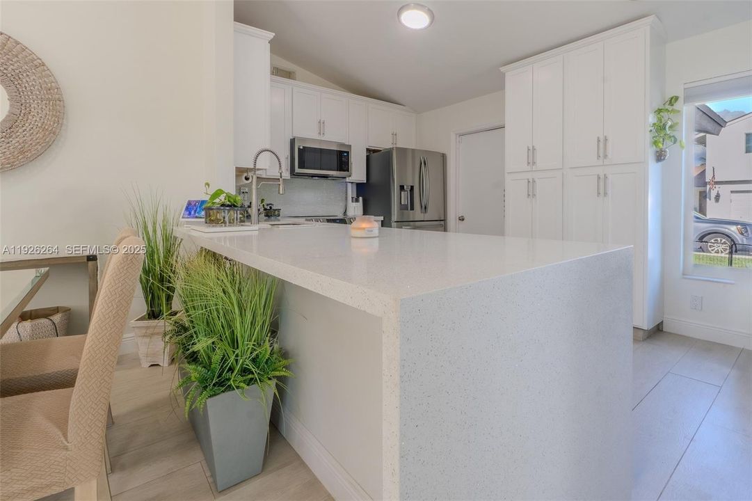 待售: $649,000 (3 贝兹, 2 浴室, 1209 平方英尺)