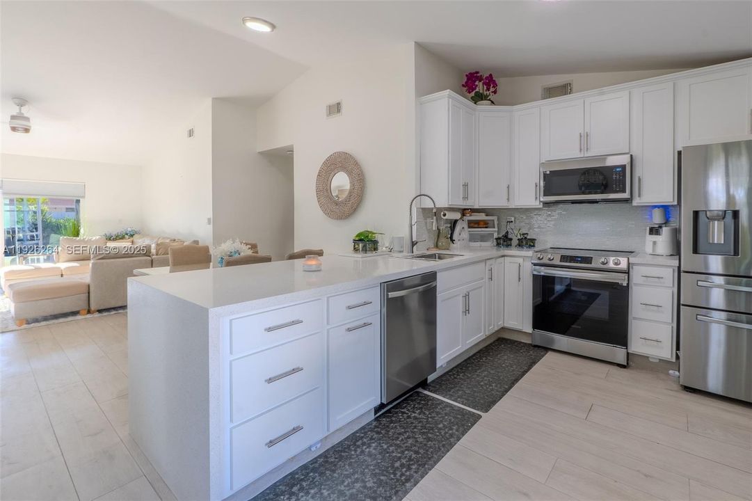 待售: $649,000 (3 贝兹, 2 浴室, 1209 平方英尺)